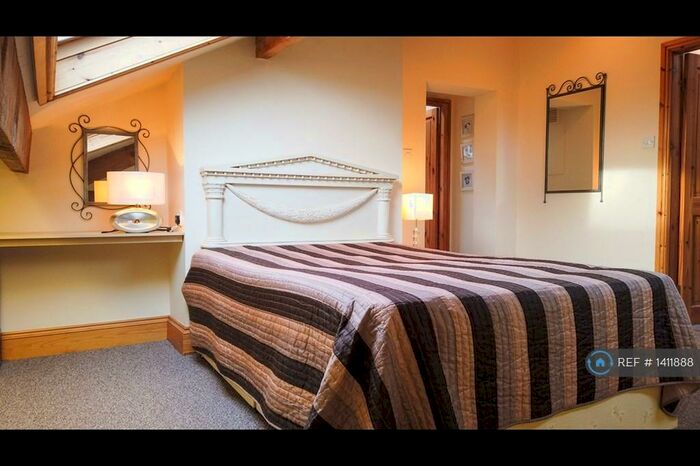 1 Bedroom Flat To Rent In Balmoral Place, Halifax, HX1