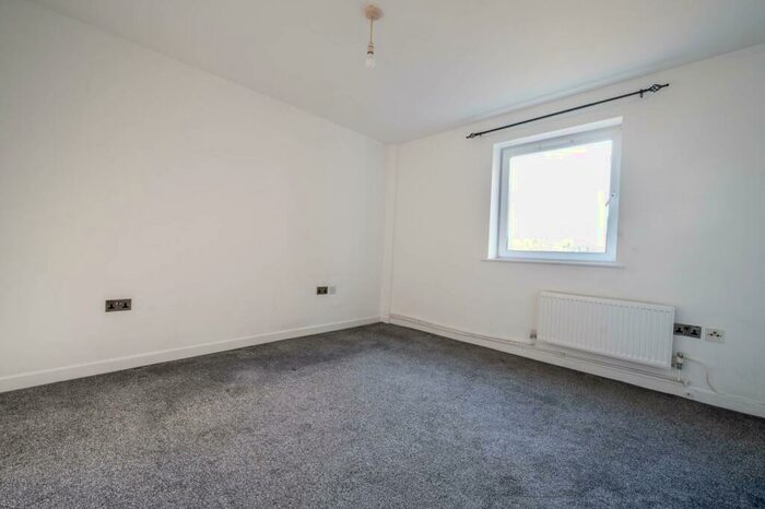 2 Bedroom Flat To Rent In Coombe Road, Kingston, Kingston Upon Thames, KT2