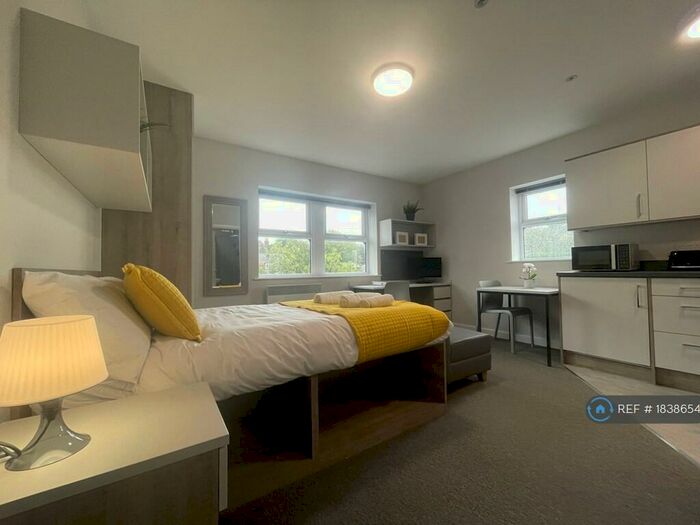 Studio To Rent In Beaumont Street, Moldgreen, Huddersfield, HD5
