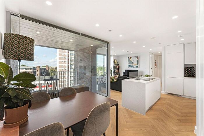 2 Bedroom Apartment For Sale In Maple Path, London, E5