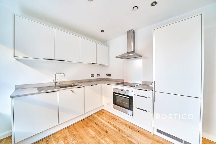 2 Bedroom Flat To Rent In Streatham High Road, London, SW16