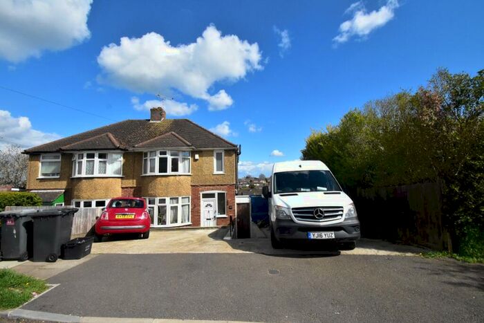 3 Bedroom Semi-Detached House To Rent In Walcot Avenue, Luton, Bedfordshire, LU2