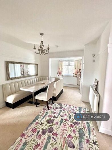 3 Bedroom Penthouse To Rent In Victoria Drive, West Sussex, PO21
