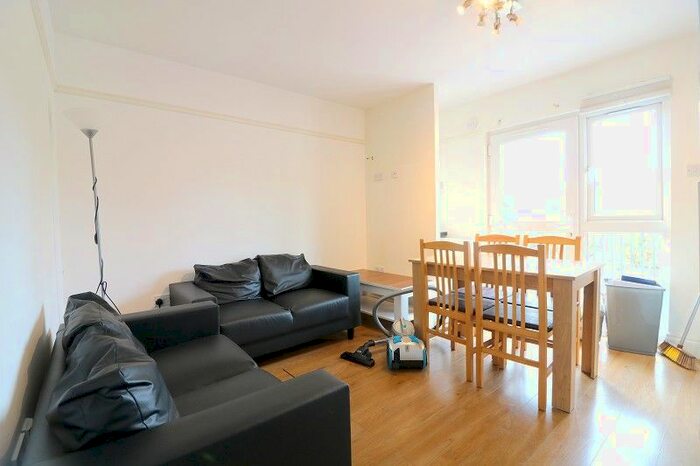 4 Bedroom Flat To Rent In Carlisle Avenue, East Acton, London., W3