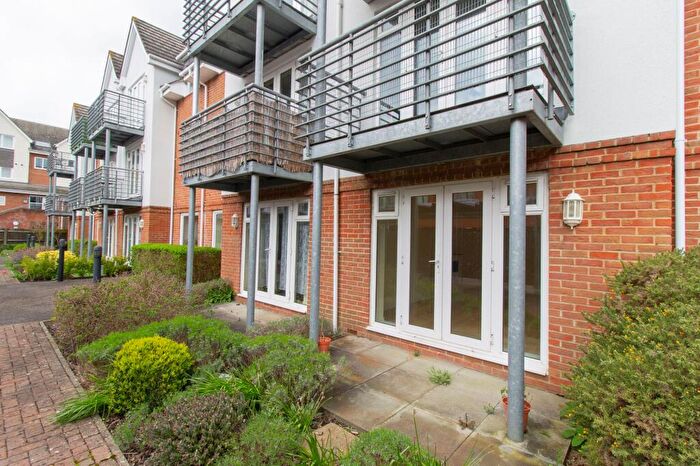 2 Bedroom Flat To Rent In Old Dairy Close, Fleet, GU51