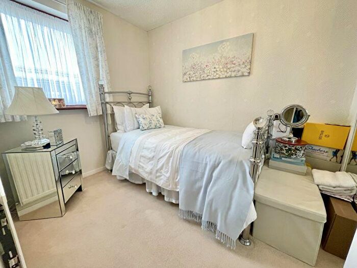 3 Bedroom Terraced House For Sale In Enfield Close, Dunstable, LU5