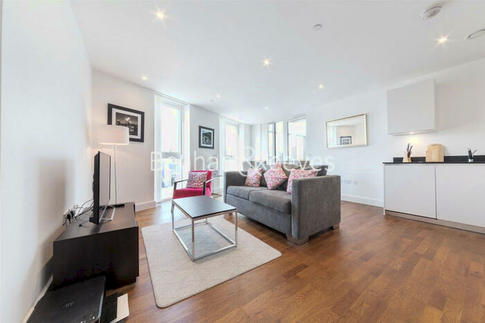 3 Bedroom Apartment To Rent In Victory Parade, Woolwich, SE18