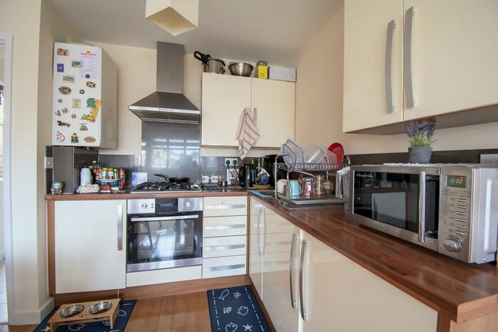 1 Bedroom Flat To Rent In Delhi Road, BH9