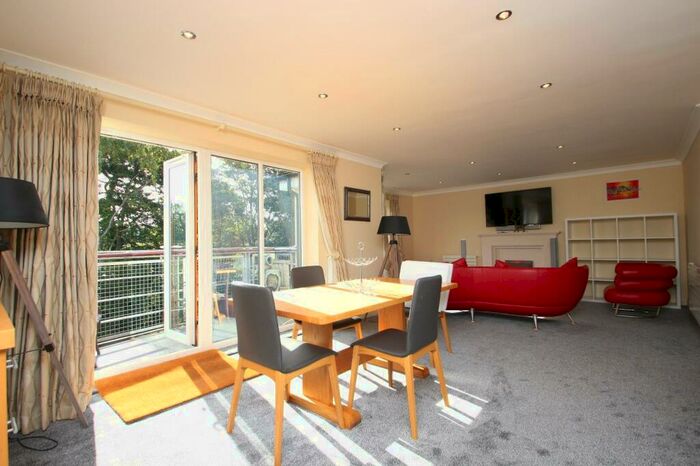 3 Bedroom Flat To Rent In Harrogate Road, Leeds, West Yorkshire, LS17