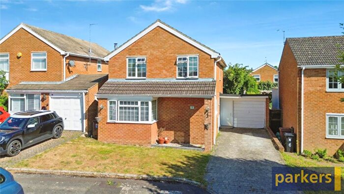 4 Bedroom Detached House For Sale In Broadwater Road, Twyford, Reading, Berkshire, RG10