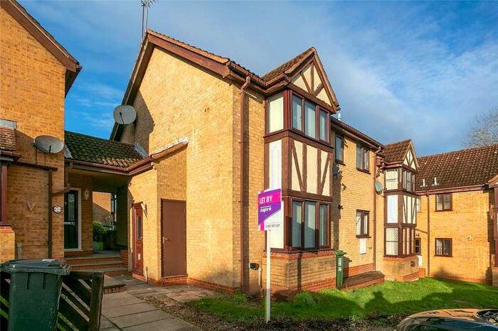 2 Bedroom House To Rent In The Pastures, Hemel Hempstead, HP1