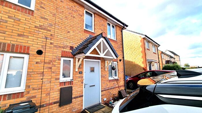 2 Bedroom End Of Terrace House For Sale In Foxglove Way, Didcot, OX11