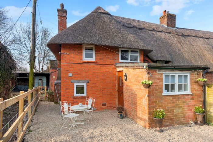 2 Bedroom Cottage For Sale In Chapel Lane, Andover, SP11
