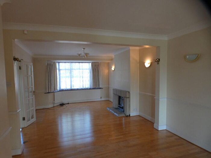4 Bedroom Semi-Detached House To Rent In Brampton Grove, Wembley, HA9