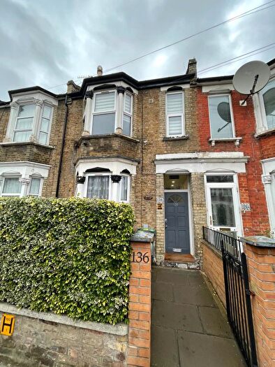 Studio To Rent In Arnold Road, London, N15