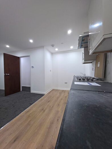 3 Bedroom Flat To Rent In Ystrad Road, Pentre, CF41