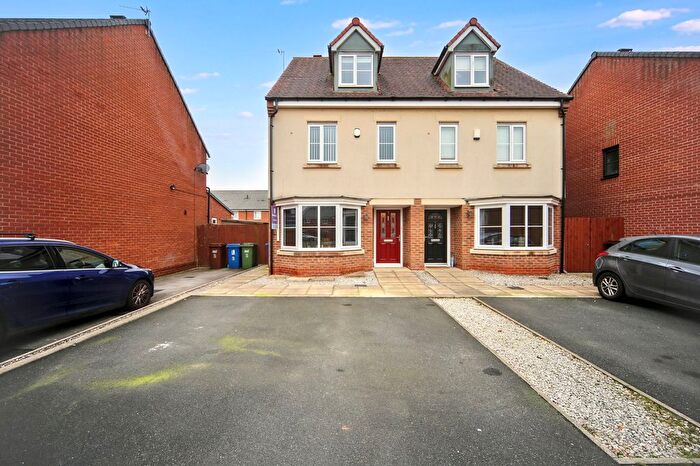 3 Bedroom Semi-Detached House For Sale In Fielders Close, Wigan, WN3