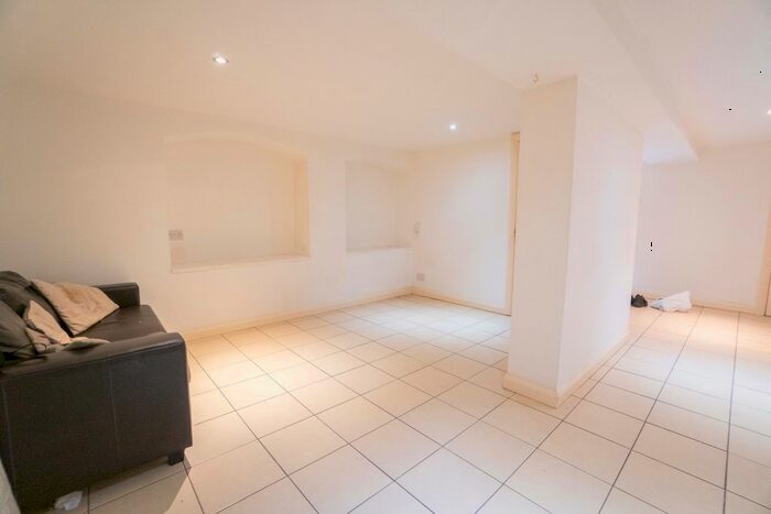 1 Bedroom Flat To Rent In Clarendon Park Road, Leicester, LE2