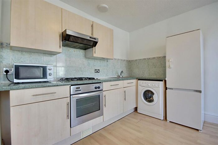 1 Bedroom Flat To Rent In Arundel Court, South Parade, Southsea, PO5