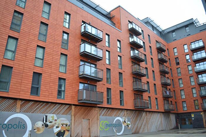 2 Bedroom Flat To Rent In Railway Terrace, Slough, SL2