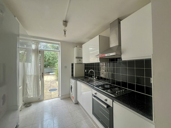 1 Bedroom Flat To Rent In Longley Road, Tooting, London, SW17