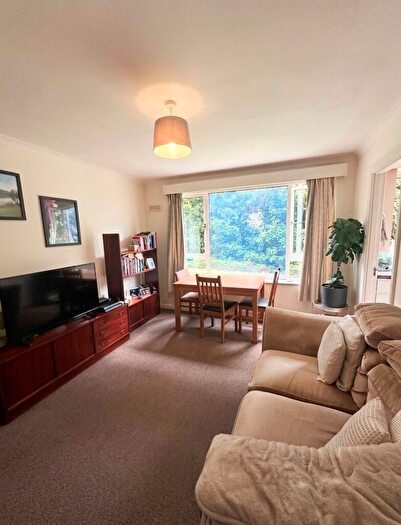 1 Bedroom Flat To Rent In Fairfield Close, London, N12