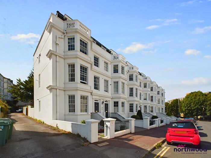2 Bedroom Flat To Rent In Silverdale Road, Lower Meads, Eastbourne, BN20