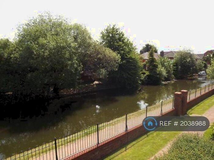 4 Bedroom Semi-Detached House To Rent In Waterside, Sale, M33