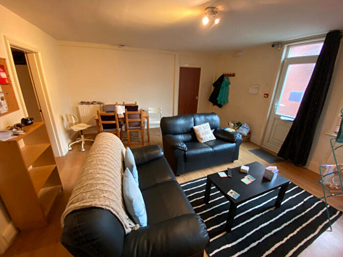 2 Bedroom House To Rent In Royal Park Terrace, Leeds, LS6