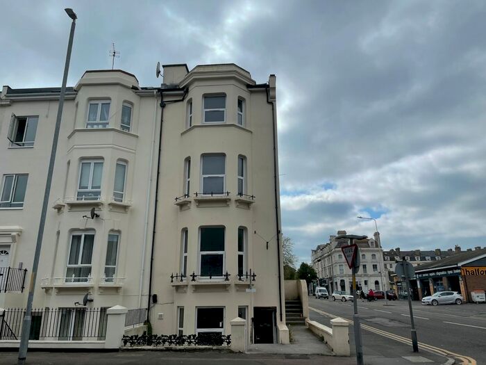 2 Bedroom Flat To Rent In Manor Road, Folkestone, Kent, CT20