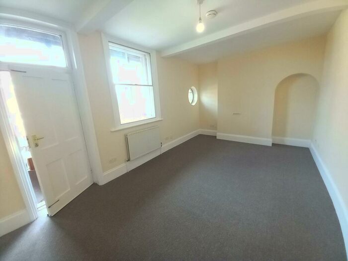 1 Bedroom Apartment To Rent In New Road Avenue, Chatham, ME4