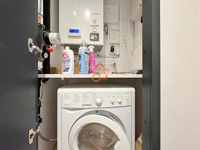 1 Bedroom Flat To Rent In Defoe House, City Island Way, London, E14
