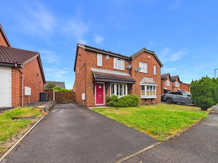 3 Bedroom Semi-Detached House For Sale In Pinders Green Drive, Methley, Leeds, LS26