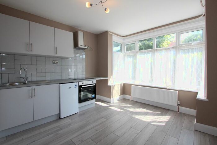 Studio To Rent In Hamilton Road, London, NW11