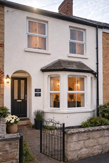 1 Bedroom Flat To Rent In Hollow Way, Cowley, Oxford, Oxfordshire, OX4