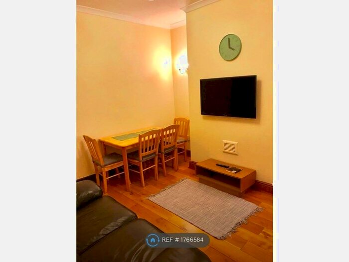 3 Bedroom Terraced House To Rent In Horsham Street, Salford, M6