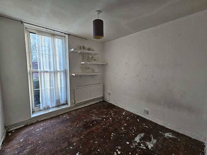 2 Bedroom Flat For Sale In Flat, Elham House, Pembury Road, Clapton, London, E5