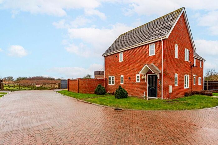 3 Bedroom Semi Detached House For Sale In Pickwick Drive, Blundeston, NR32