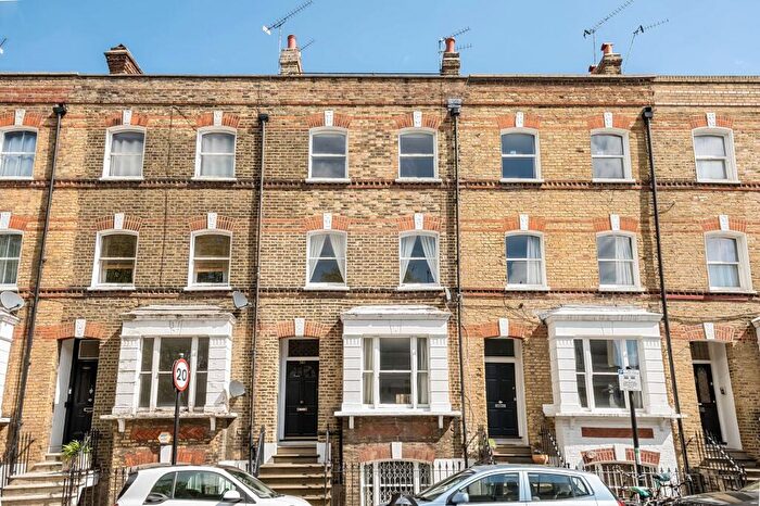 3 Bedroom Apartment To Rent In Kennington Road, London, SE11
