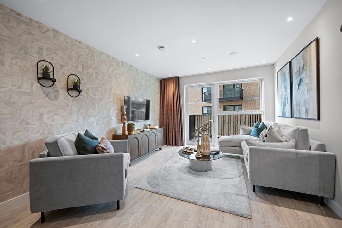 2 Bedroom Flat For Sale In Unit Kew Bridge Rise, Brentford, TW8