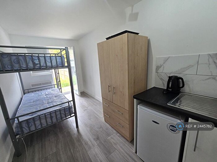 Studio To Rent In Carmelite Road, Harrow, HA3