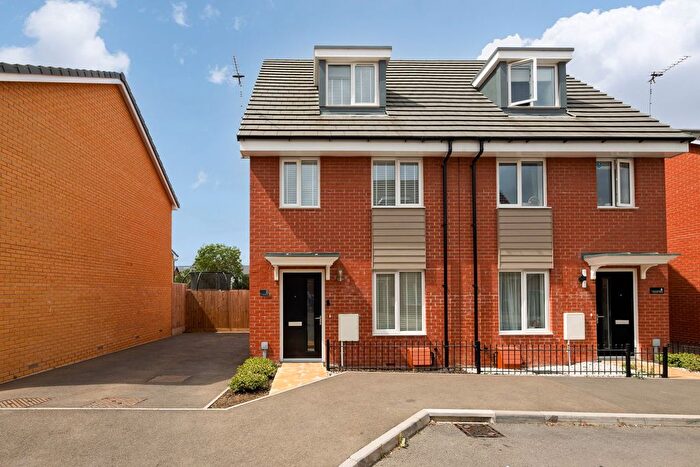 3 Bedroom Semi-Detached House For Sale In Lincoln Way, Whitehouse, Milton Keynes, MK8