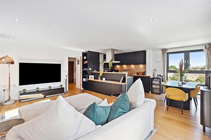 2 Bedroom Flat To Rent In Ecclesbourne Road, Islington, N1
