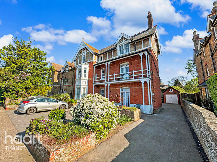 1 Bedroom Apartment For Sale In Westgate Bay Avenue, Westgate-On-Sea, CT8