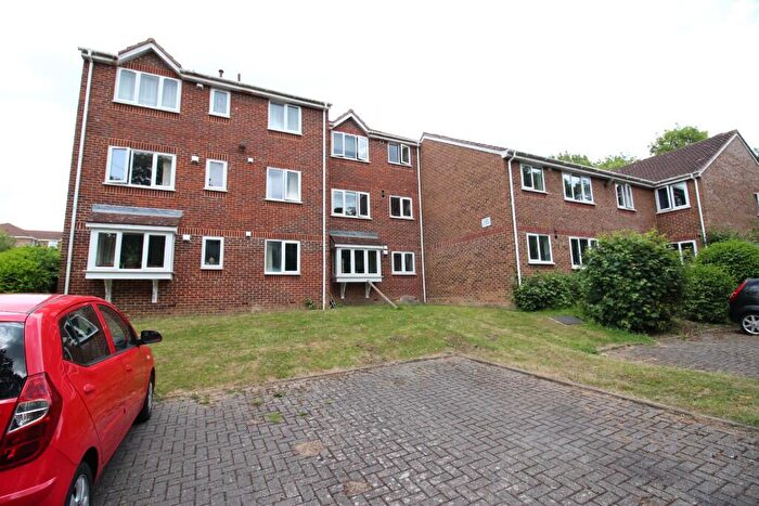 1 Bedroom Flat For Sale In Percy Gardens, London, KT4