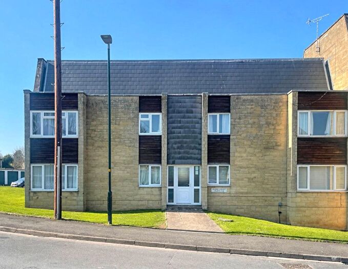 2 Bedroom Flat For Sale In Garland Court, Meadow Road, Cirencester, GL7