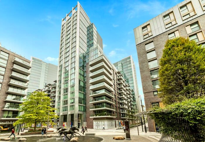 1 Bedroom Flat To Rent In Piazza Walk, Goodman' S Fields, Aldgate, London, E1