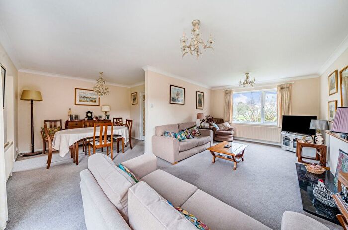 4 Bedroom Detached House For Sale In Broad Road, Hambrook, PO18