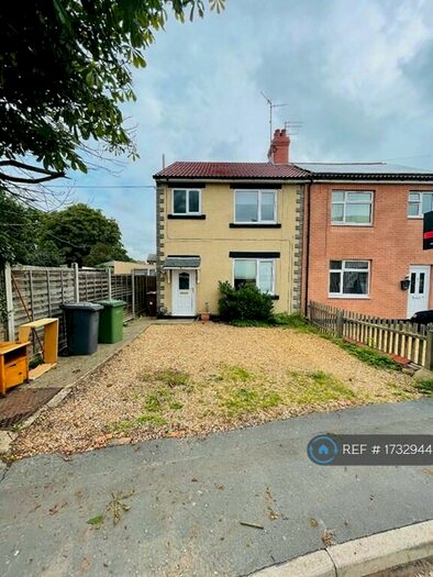 3 Bedroom Semi-Detached House To Rent In New Road, Woodston, Peterborough, PE2