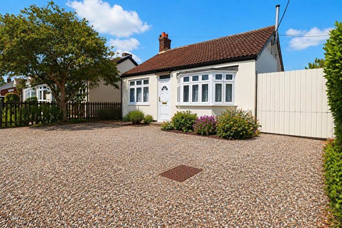 2 Bedroom Bungalow For Sale In Basildon Drive, Laindon, SS15